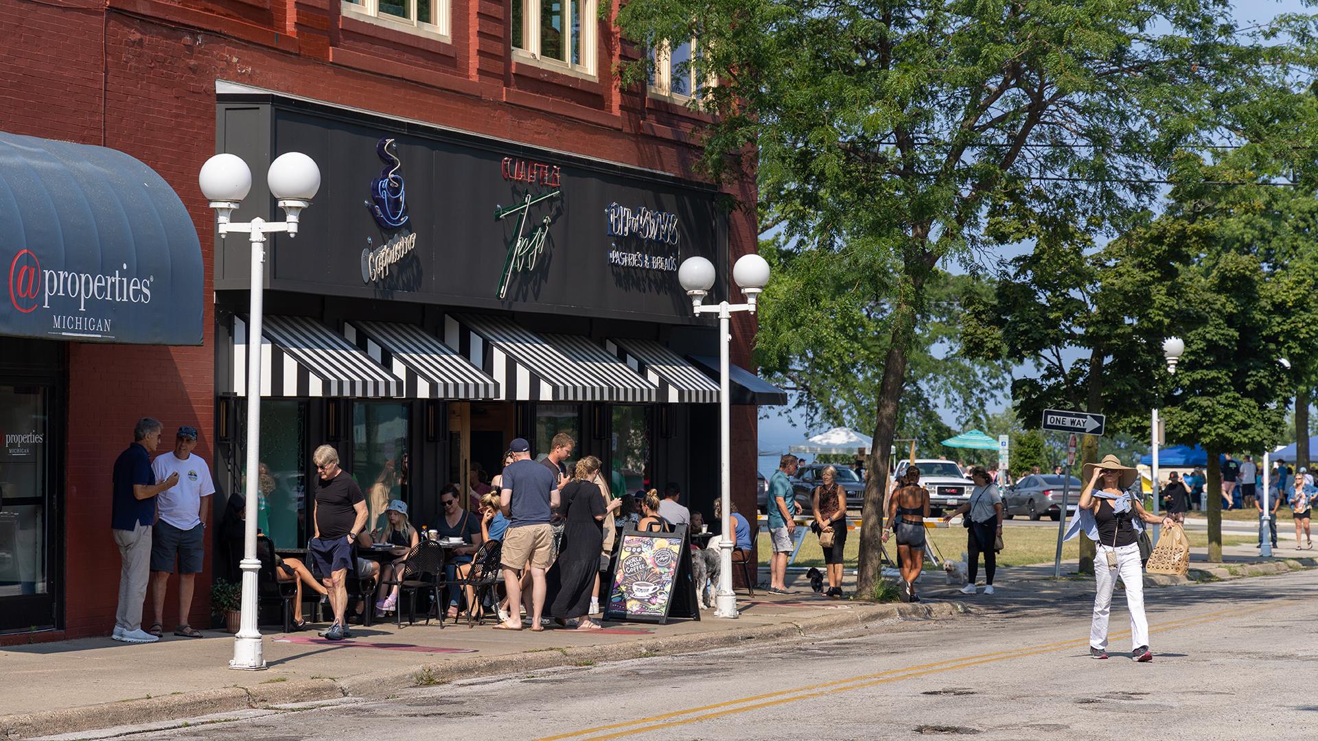 People enjoying their food outside Cafe Tosi on a sunny day.