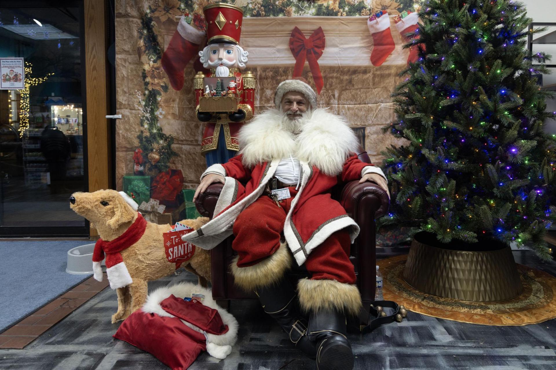 A special visit from Santa at Fuzzybutz Pet Boutique & Bakery.