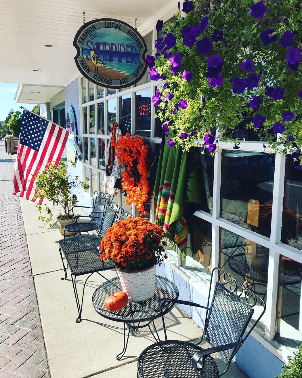 The Sandpiper/Hoof-To-Hanger Fiber Mill logo