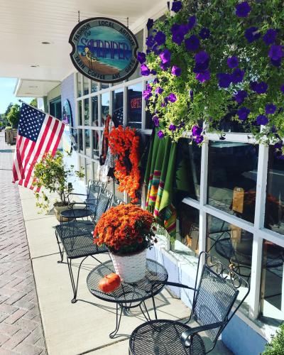 The Sandpiper/Hoof-To-Hanger Fiber Mill logo